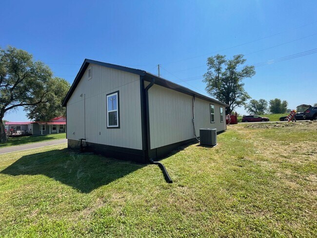Building Photo - 3 Bed 2 Bath at 1260 square feet - New Rem...