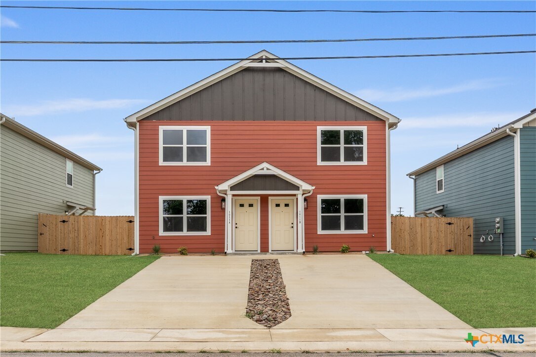 Foto principal - 909 Martin Luther King Jr Ln