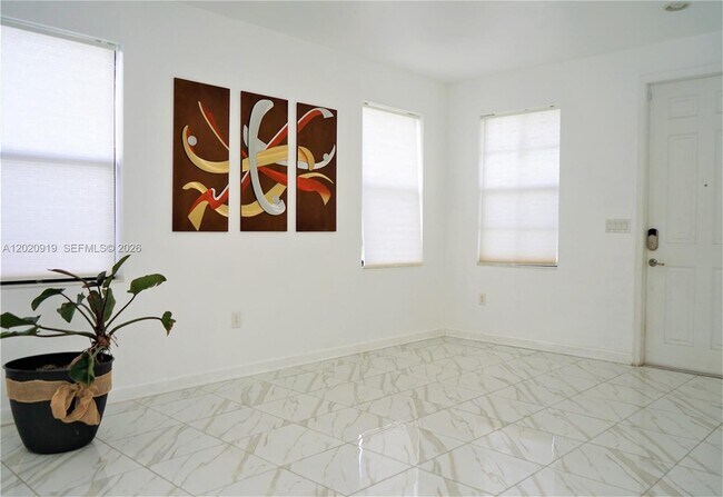 Foto del edificio - 3365 W 91st Terrace