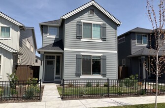 Building Photo - 3835 SW Coyote Pl