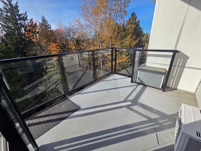 Building Photo - 5485 Brydon Cres