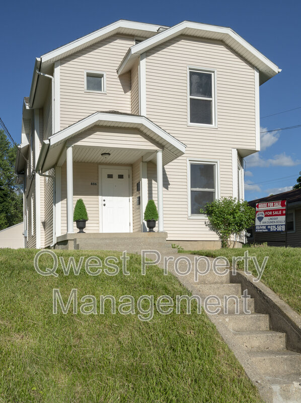 Primary Photo - 806 Emerald Ave NE