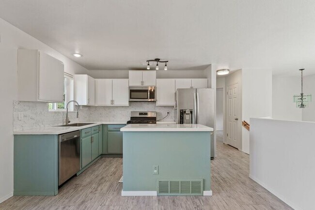 Foto del edificio - 2721 E Longfellow Ave