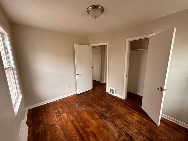 Building Photo - Recently renovated 3 bedroom 1 bathroom property on the Eastside!