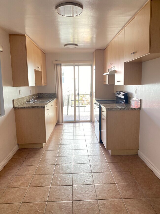 Kitchen - 4431 Finley Ave