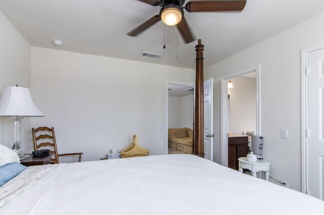 Building Photo - 9738 Birdsnest Ct