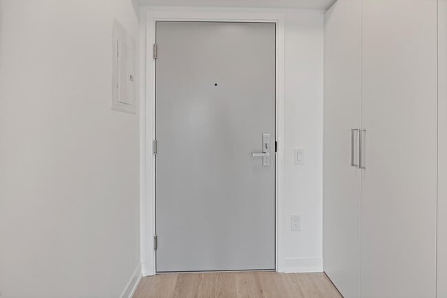 Building Photo - 480 Wilson Ave