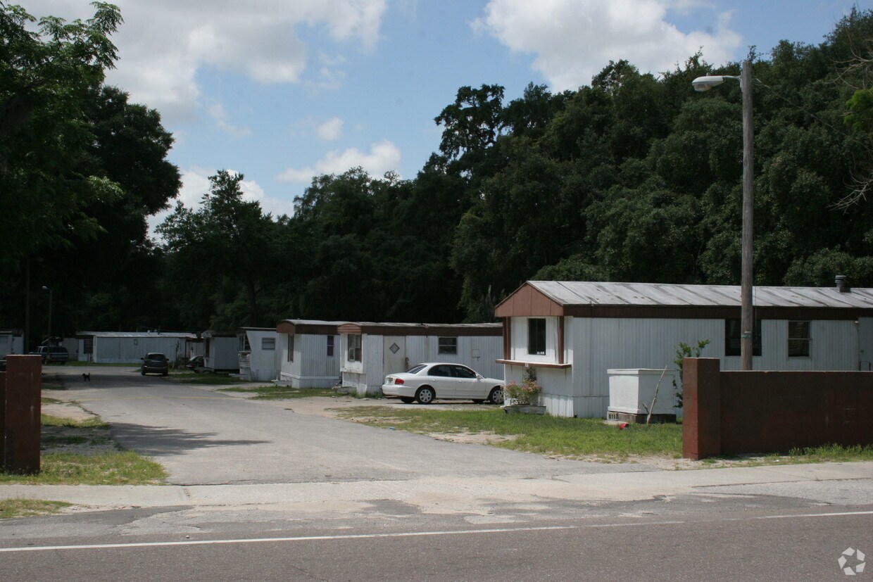 Parkview Mobile Home Community Apartments in Thonotosassa, FL