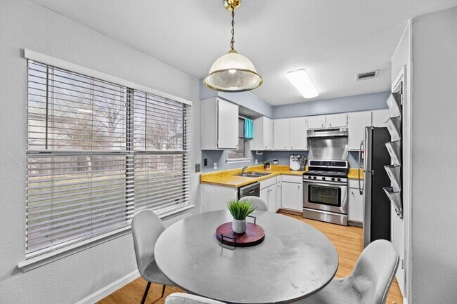 Foto del edificio - 12724 Merseyside Dr