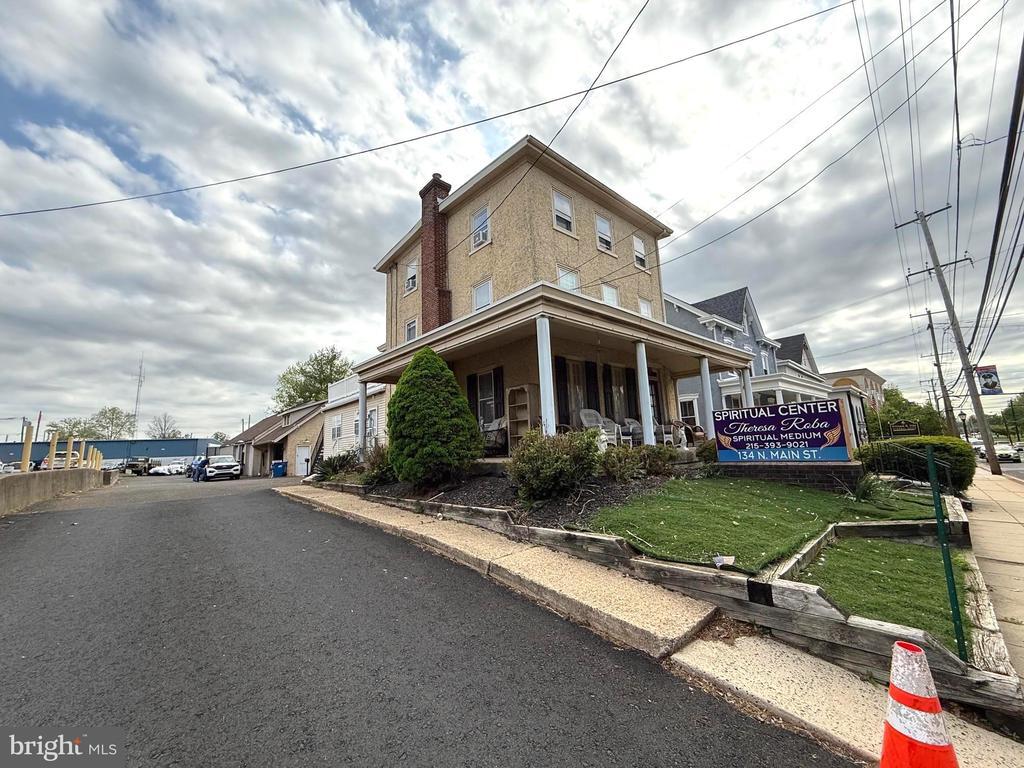 Foto principal - 134 N Main St