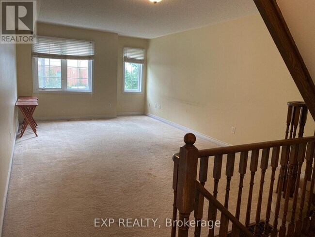 Photo du bâtiment - 2765 Bur Oak Ave