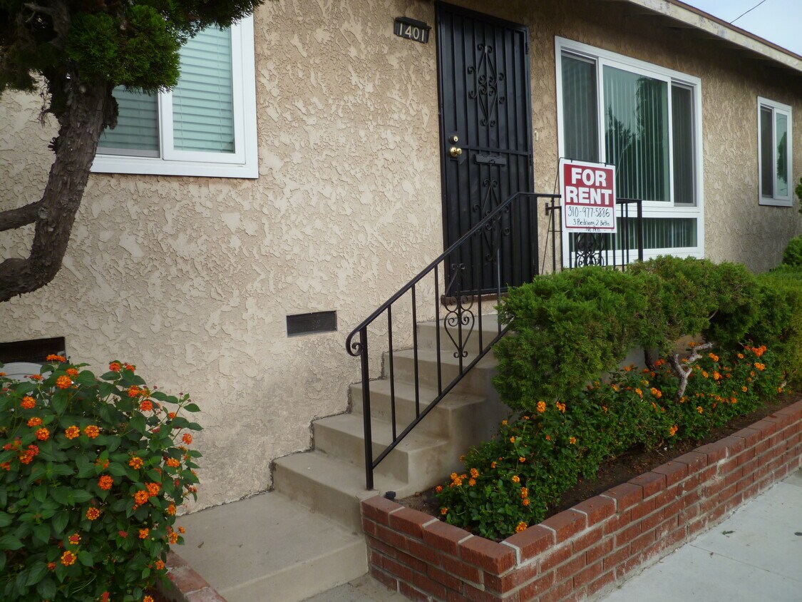 Front of House - 1401 Ximeno Ave