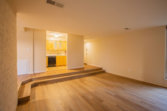Building Photo - Lovely 1 BR/1 BA Condo in Silver Spring!