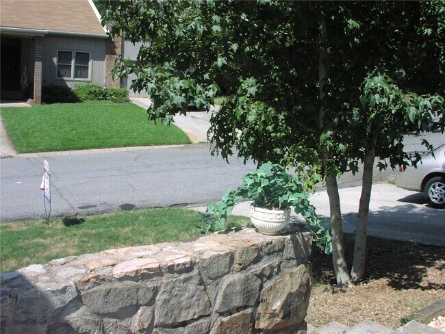 Building Photo - 225 Leeward Ln