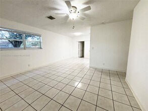Building Photo - 560 SW 50th Terrace