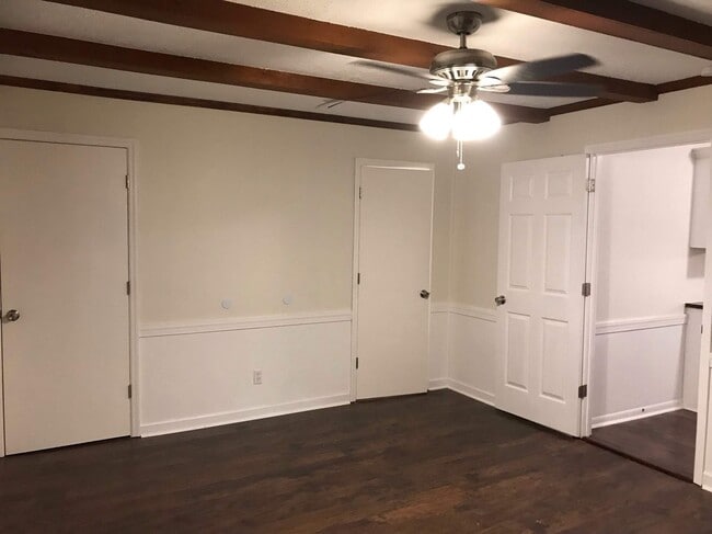Building Photo - 1707 Woodside Dr