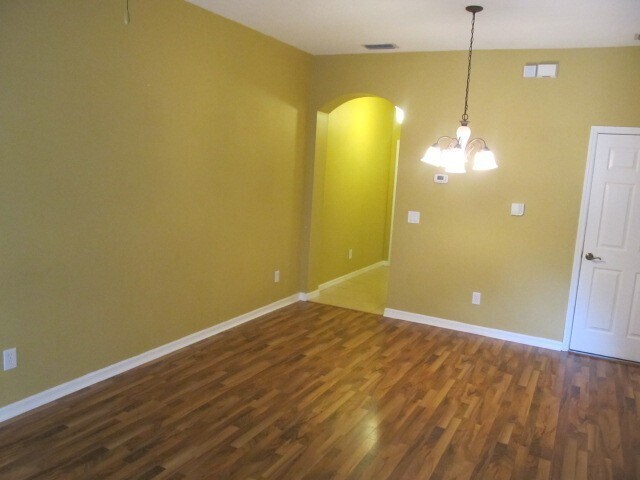 Foto del edificio - GREAT 3 BDRM 2-1/2 BATH WITH 1 CAR GARAGE ...
