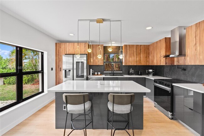 Foto del edificio - 16145 NW 20th Ave