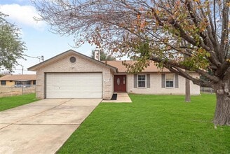 Building Photo - 2602 Peach Tree Ln