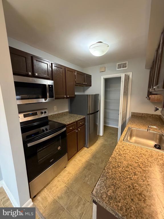 Building Photo - 153 Hammershire Rd