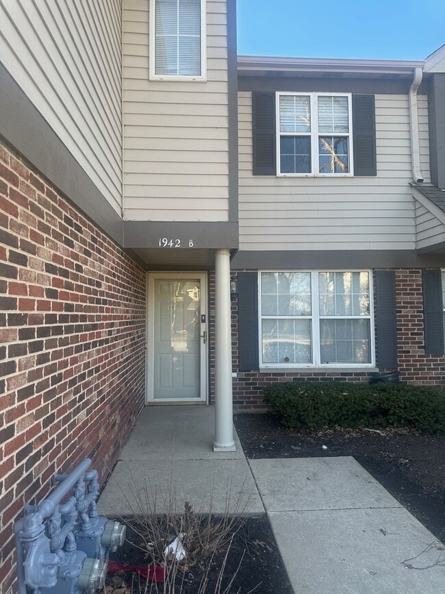 Building Photo - 1942 Heron Ave