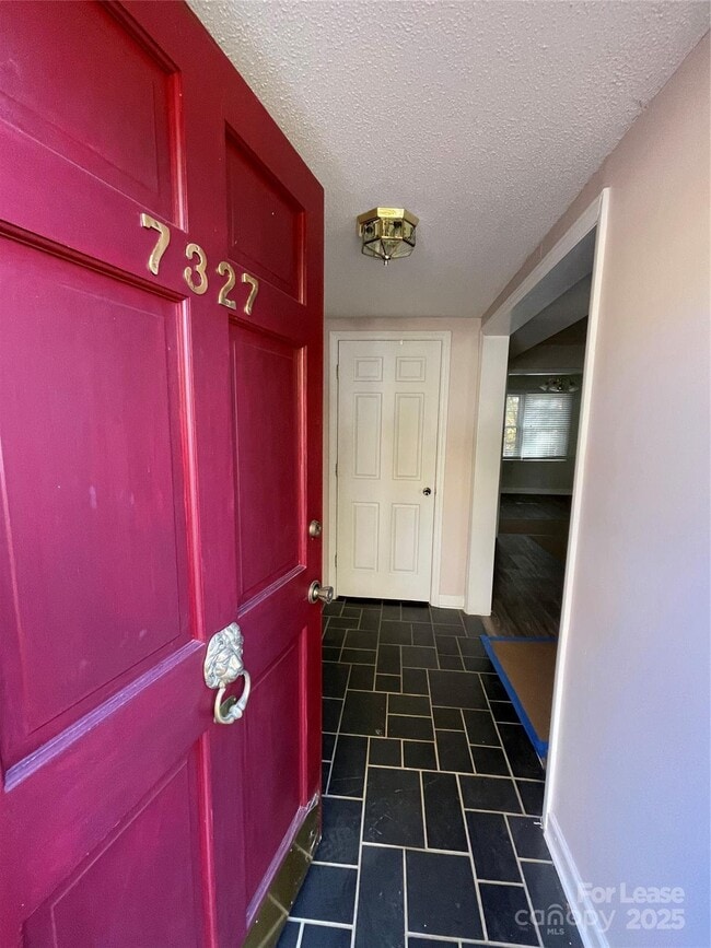 Foto del edificio - 7327 Ricewell Rd