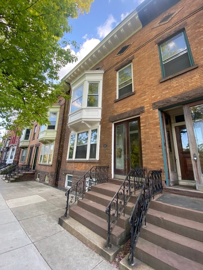Building Photo - 584 Madison Ave