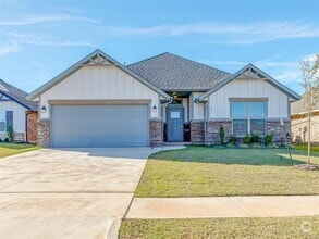 Building Photo - 631 Hackberry Ln