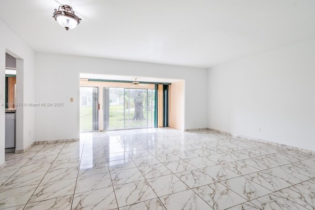 Building Photo - 16985 SW 113th Ct