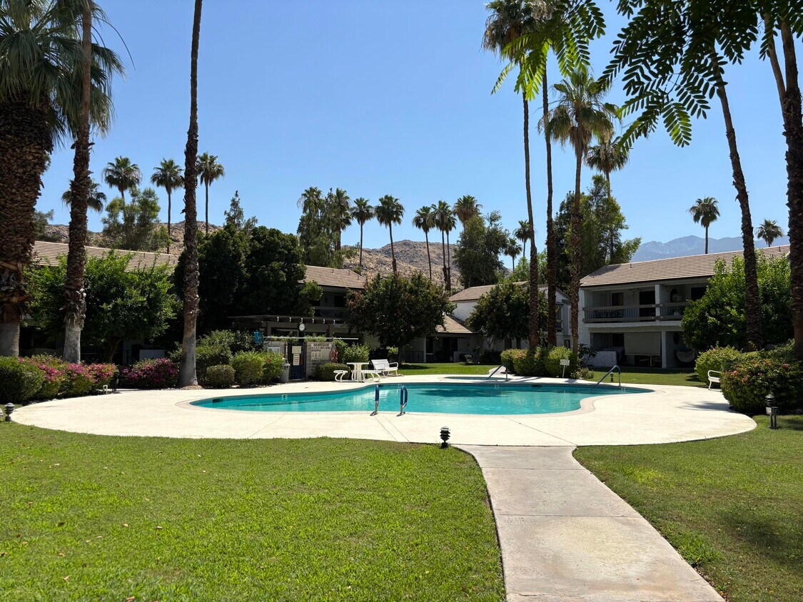 Primary Photo - 5175 E Waverly Dr