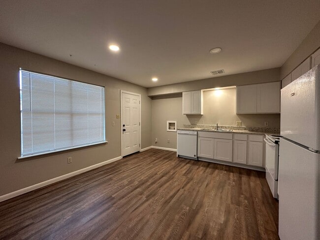 Building Photo - 7316 Sanger Ave