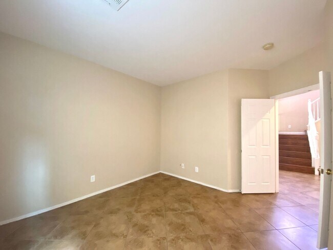 Foto del edificio - BEAUTIFUL 2 STORY HOME