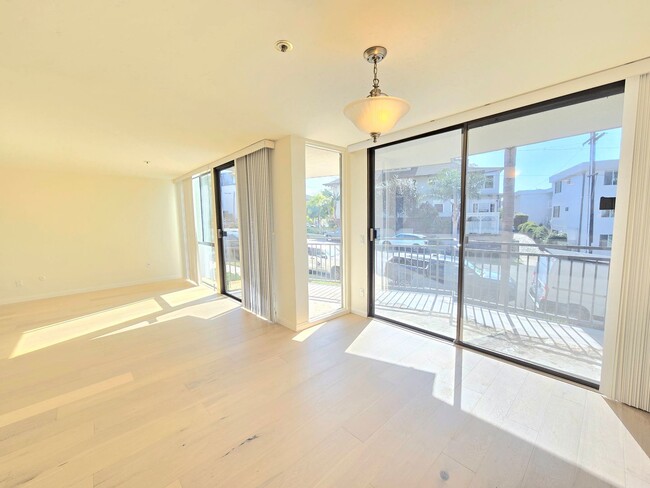 Foto del edificio - Beautiful 2B/2BA Condo w/ Gorgeous Harbor ...