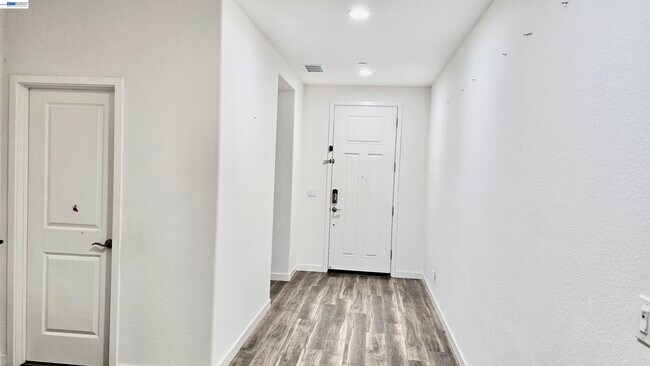Foto del edificio - 304 E Angelina Ave