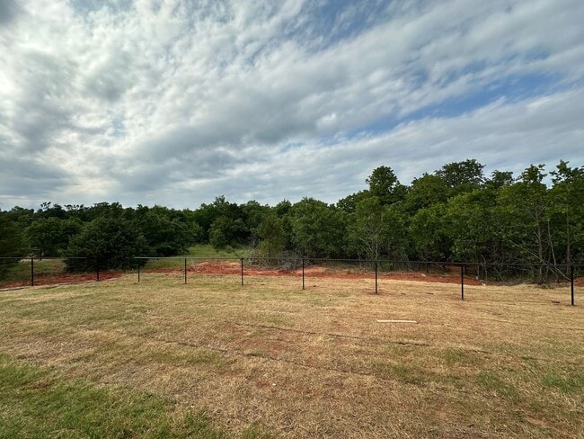 Building Photo - Welcome Home to 3 Bedroom, 2 Bathroom on 1.51 Acre Lot!