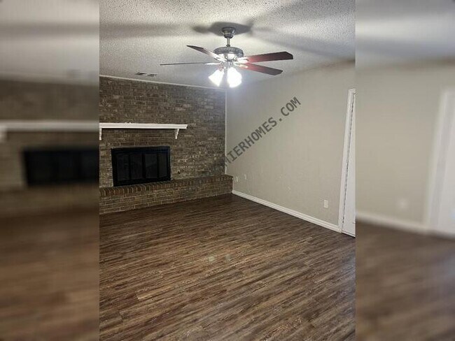 Foto del edificio - 8625 Lakeaire Dr