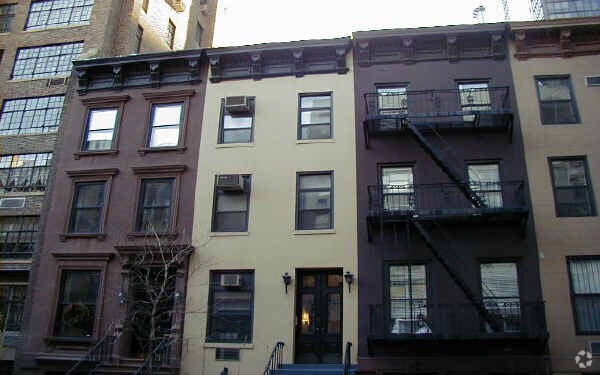 Primary Photo - 222 E 50th St