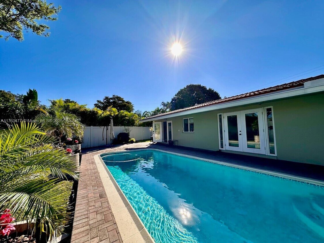 Foto principal - 1485 NE 57th St