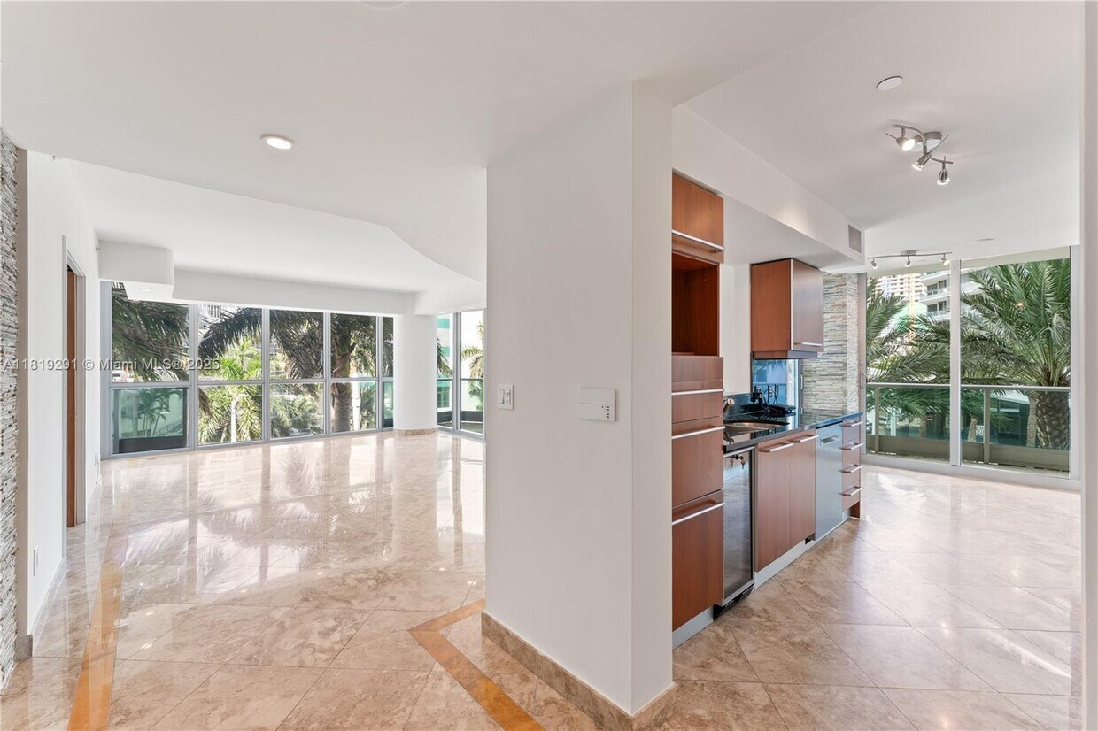 Foto principal - 1331 Brickell Bay Dr