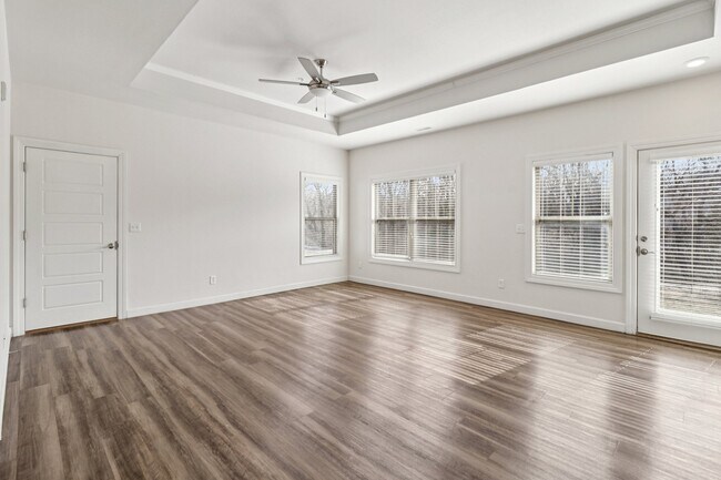 Foto del edificio - 9776 Montclaire Dr