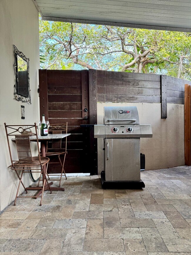 Foto del edificio - 2542 Monroe St