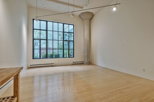 Building Photo - 601 4th St