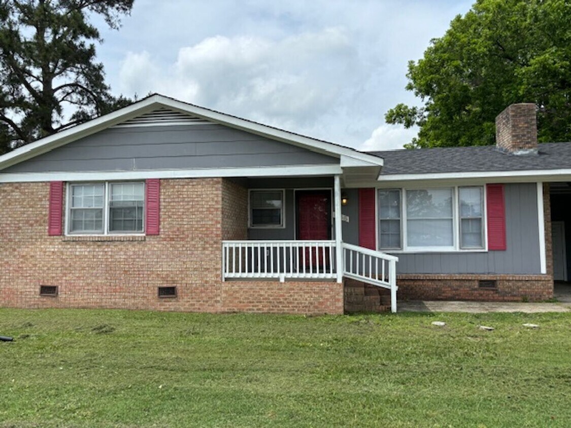 Primary Photo - 3-Bedroom 2-bath house