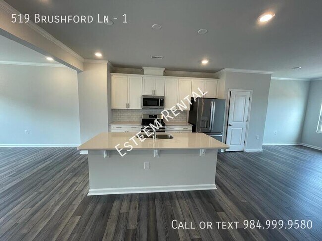 Foto del edificio - 519 Brushford Ln