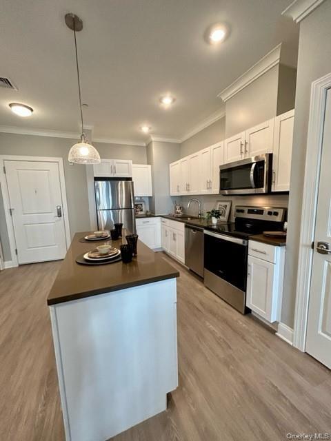 Building Photo - 75 E Hoffman Ave