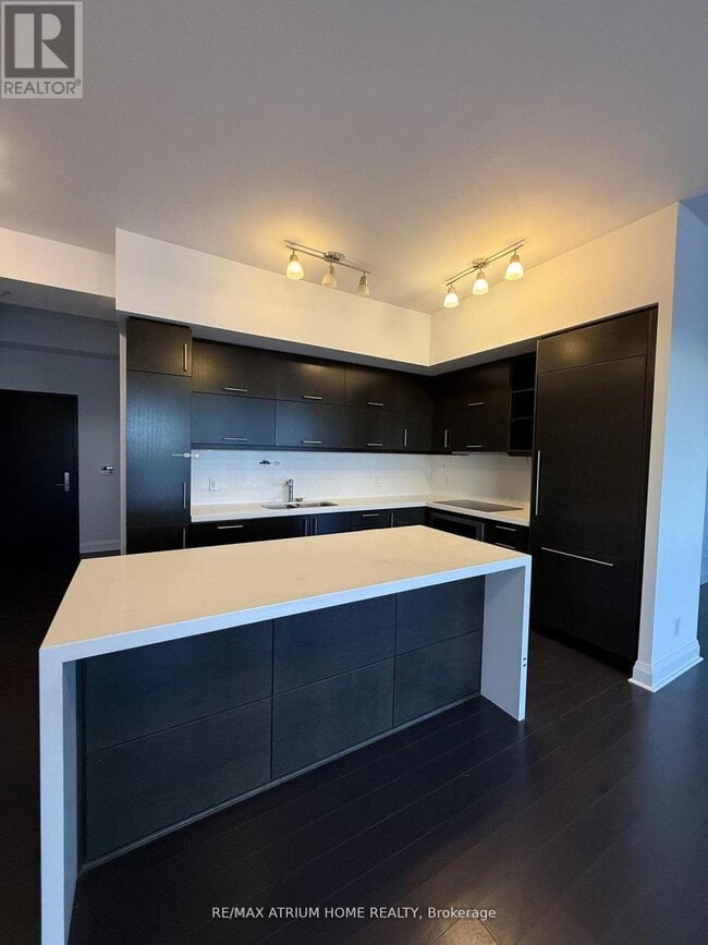 Building Photo - 65 St Mary St