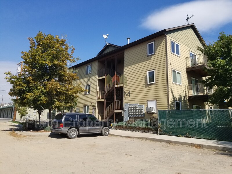 Primary Photo - 530 Burton St
