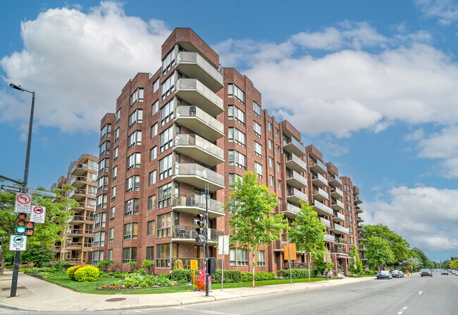 Building Photo - 1360 Saint-Jacques