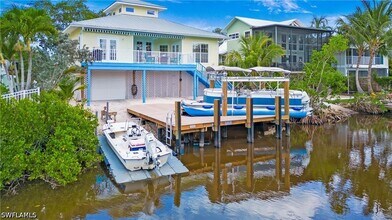 Building Photo - 1296 Grand Canal Dr