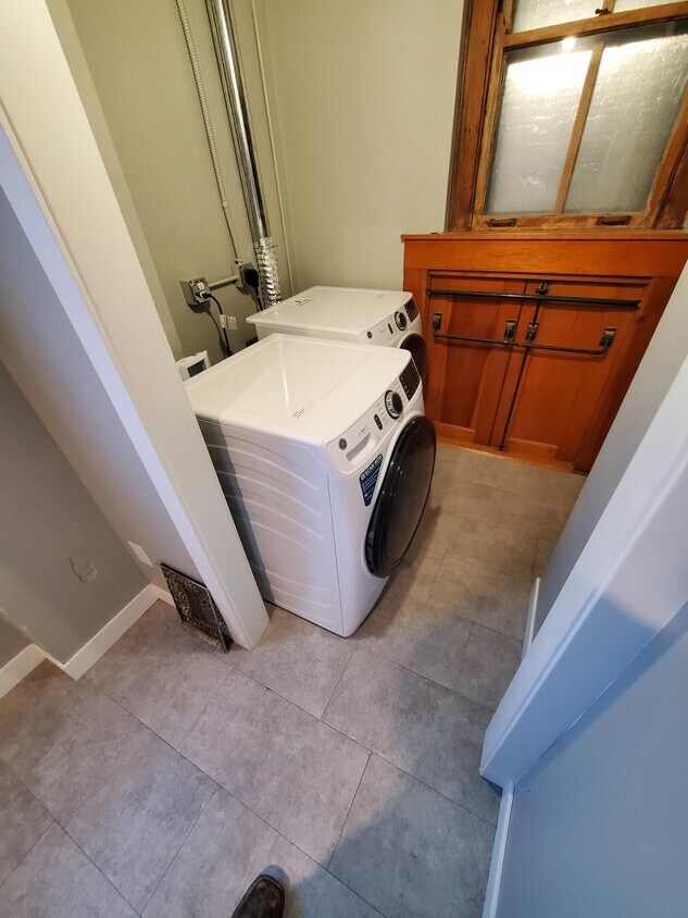 Foto principal - 915 W 9th St